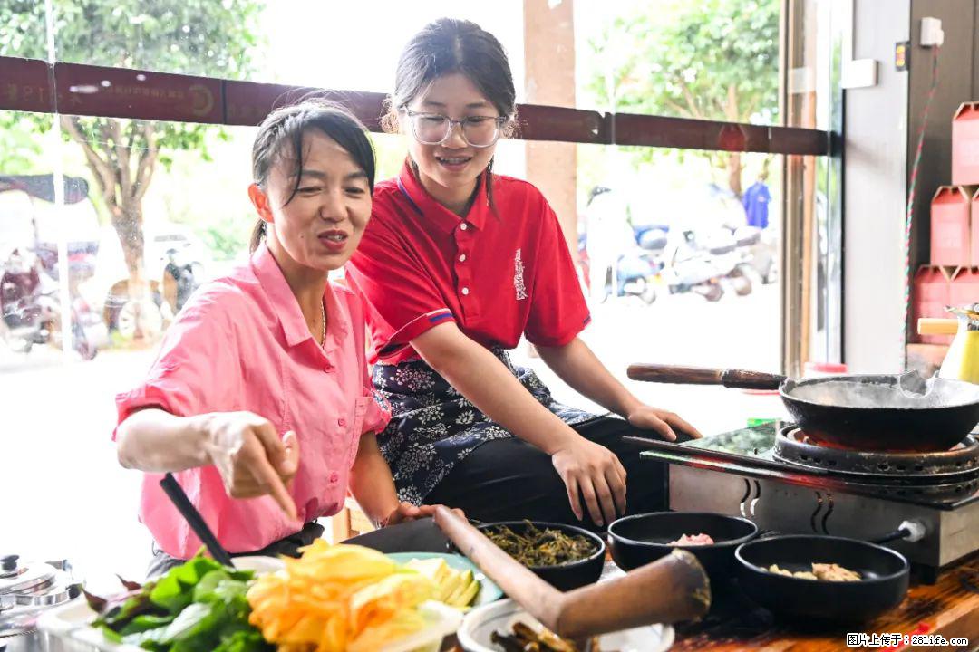 全网追的“扁担女孩”，找了一份暑假工，时薪12元 - 德州生活资讯 - 德州28生活网 dz.28life.net